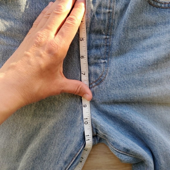 Classic Levi 501 Jeans - Picture 6 of 8